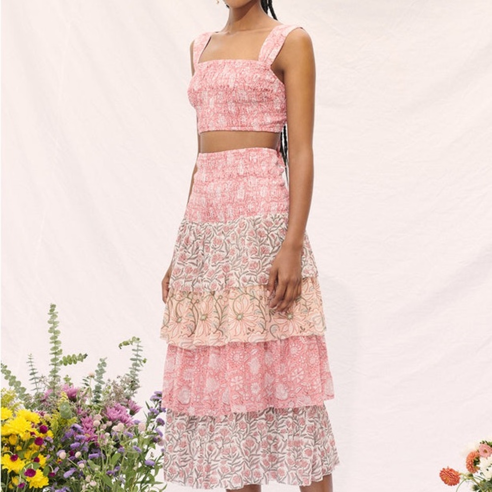 NWT House of Harlow 1960 Pink
Floral Two Piece Skirt Set